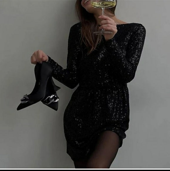 Elegant Solid Sequin Black Dress - Picture 3 of 5